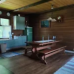 Nikolain Tupa, Vanha Hirsitalo Chalet *