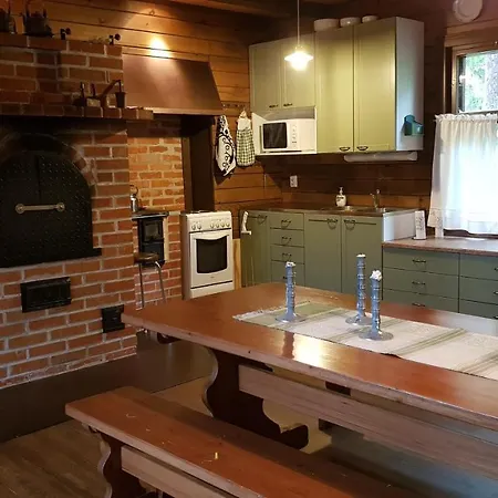 Chalet Nikolain Tupa, Vanha Hirsitalo