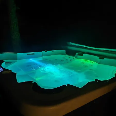 Nikolain Tupa, Vanha Hirsitalo בקתה Tuorila