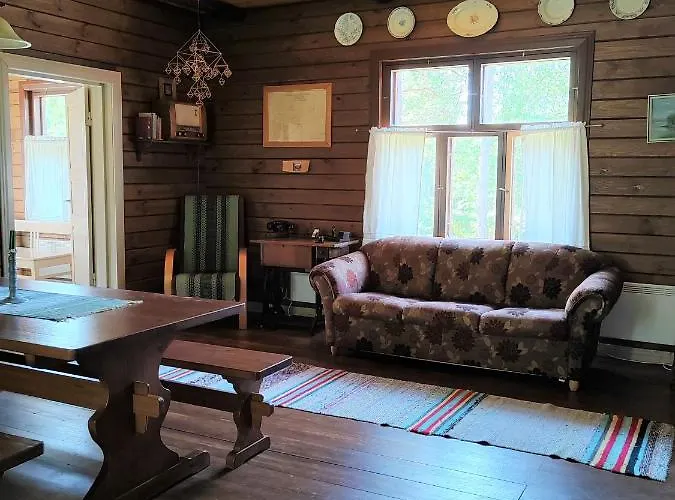 Chalet Nikolain Tupa, Vanha Hirsitalo *